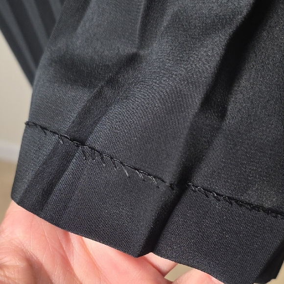 Vintage Black Pleated Midi Skirt – Elastic Waistband – Elegant Classic Style - Picture 7 of 9